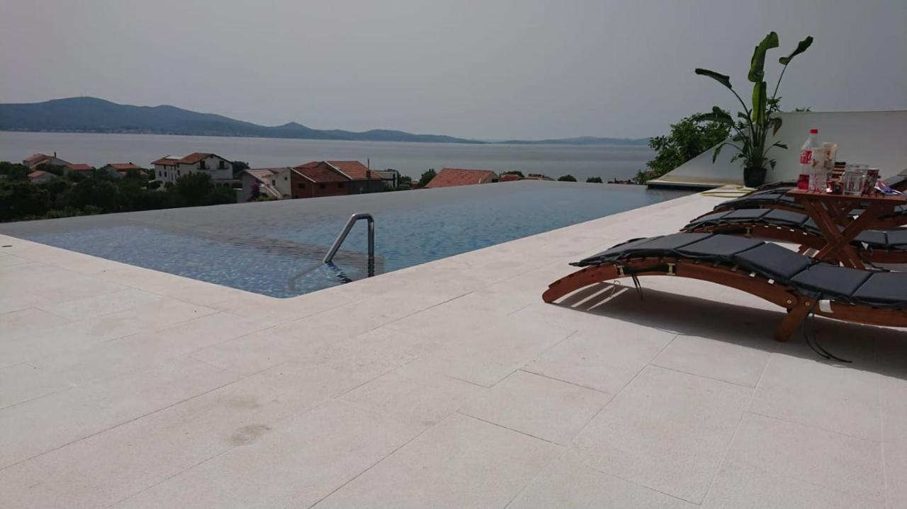 Holiday House Dominik Apartments スヴェティ・ペタル エクステリア 写真