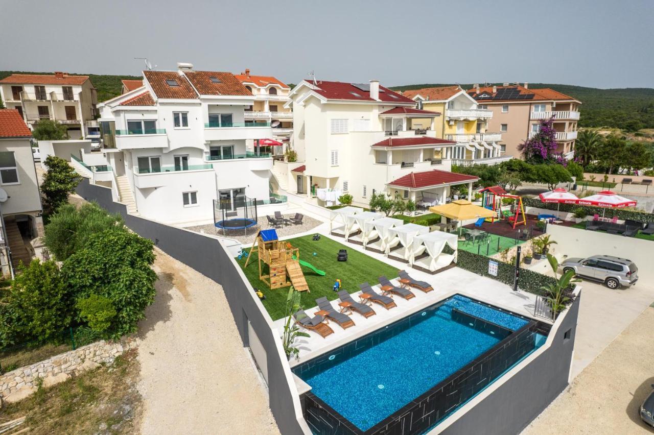 Holiday House Dominik Apartments スヴェティ・ペタル エクステリア 写真