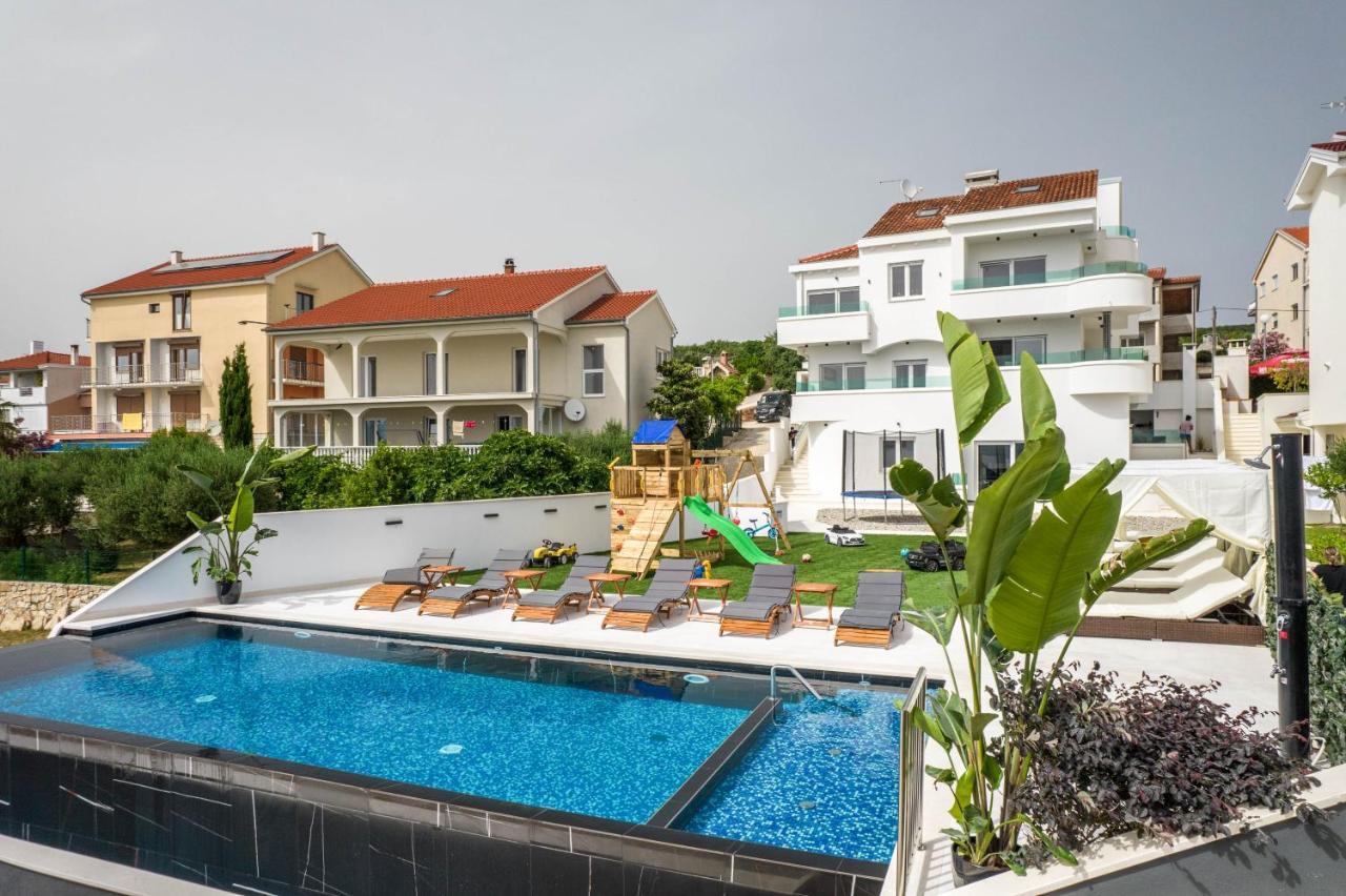 Holiday House Dominik Apartments スヴェティ・ペタル エクステリア 写真