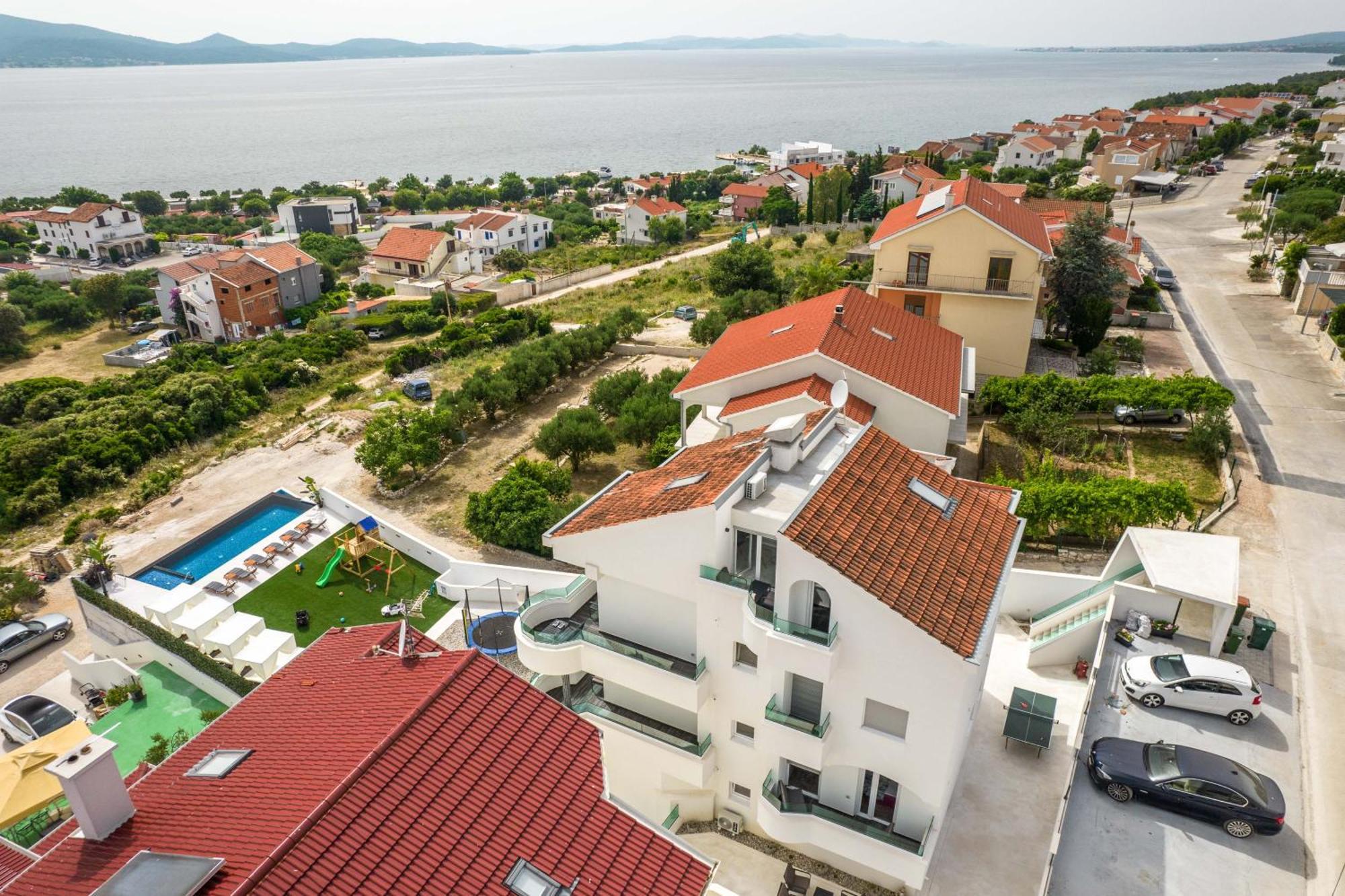 Holiday House Dominik Apartments スヴェティ・ペタル エクステリア 写真